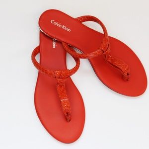 Calvin Klein Textured Patent Thong Sandal 7